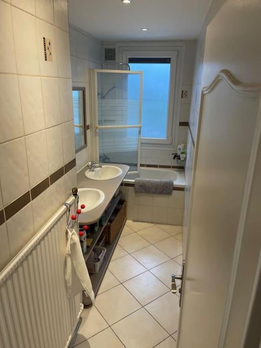 Appartement Entier Climatise - Parking Prive Saint-Martin-dʼHères Eksteriør billede